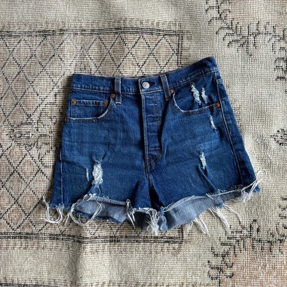 Levi’s Ribcage Shorts - Picture 1 of 7